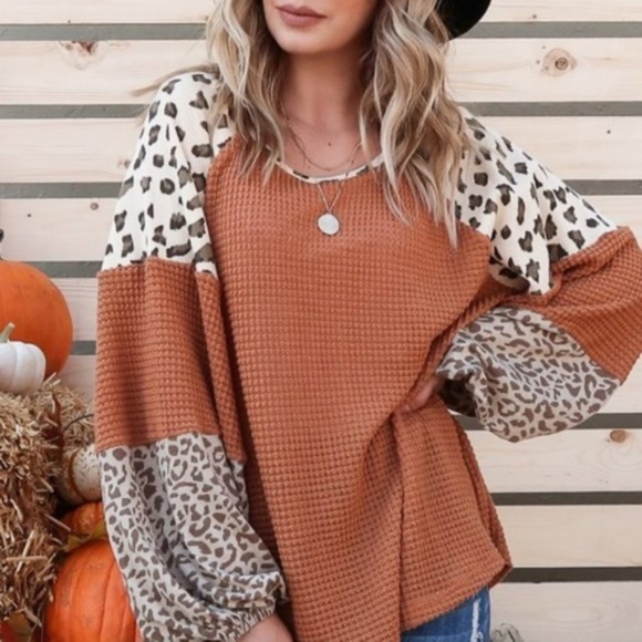 08 Cozy Leopard Print Balloon Sleeve Waffle Top - Picture 2 of 6